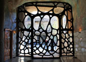 Puerta casa Mila