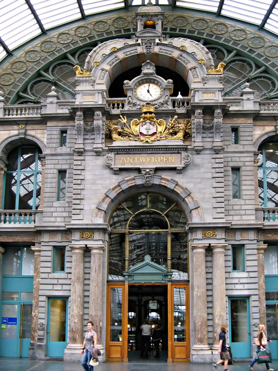 Entrada de la estaci&oacute;n de Amberes
