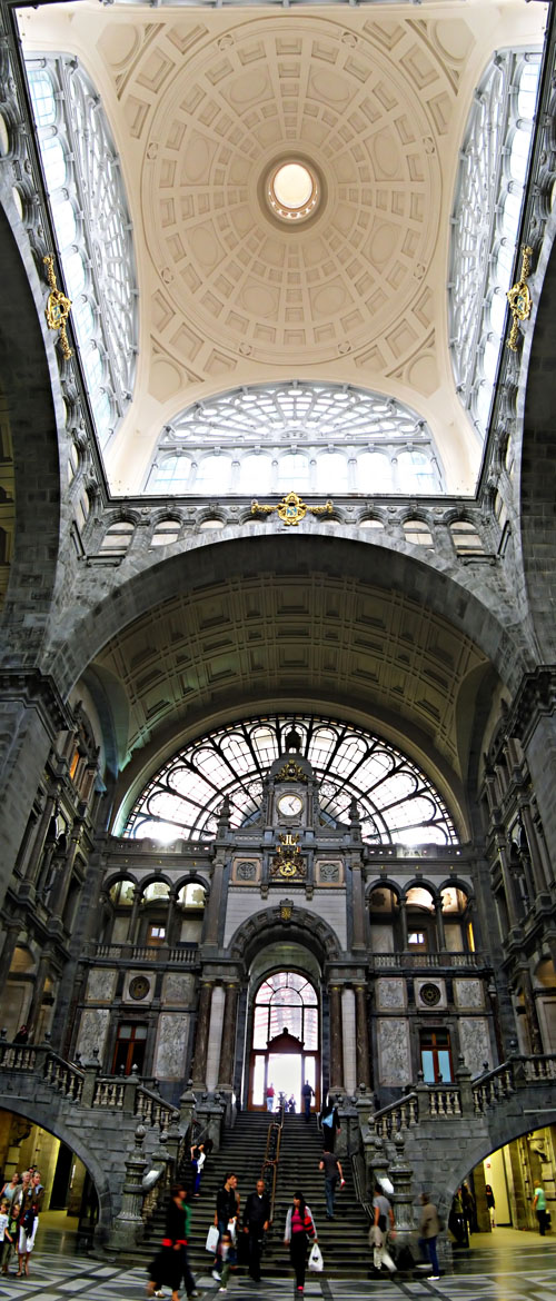 Vest&iacute;bulo estaci&oacute;n Amberes