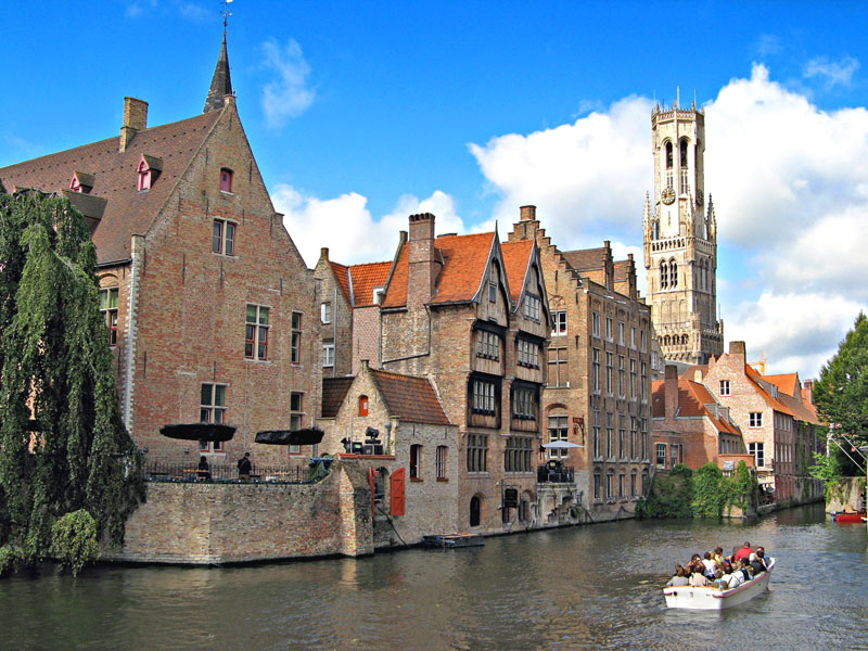 Canal desde el Rozenhoedkaai, Brujas