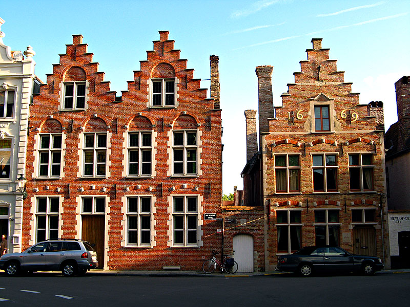 Casas junto a la catedral, Brujas