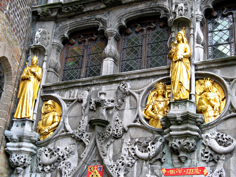 Bas&iacute;lica de la Santa Sangre, Brujas