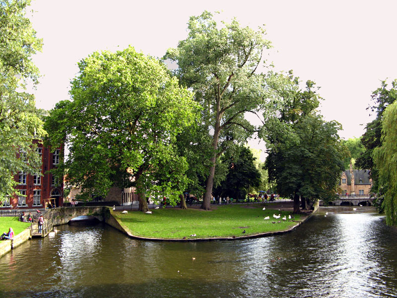 Minnewater, junto a Wijngaardplein, Brujas