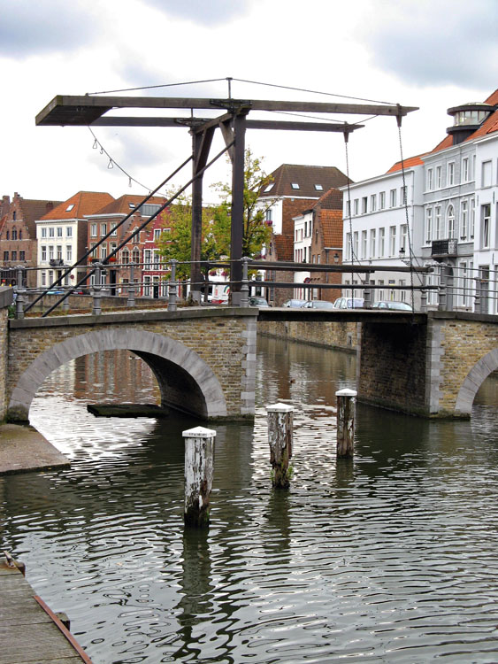 Puente levadizo, Brujas