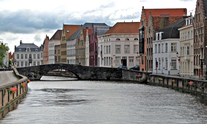 Vista del canal Spiegelrei, Brujas
