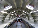 Escalera entre &aacute;tomos del atomium