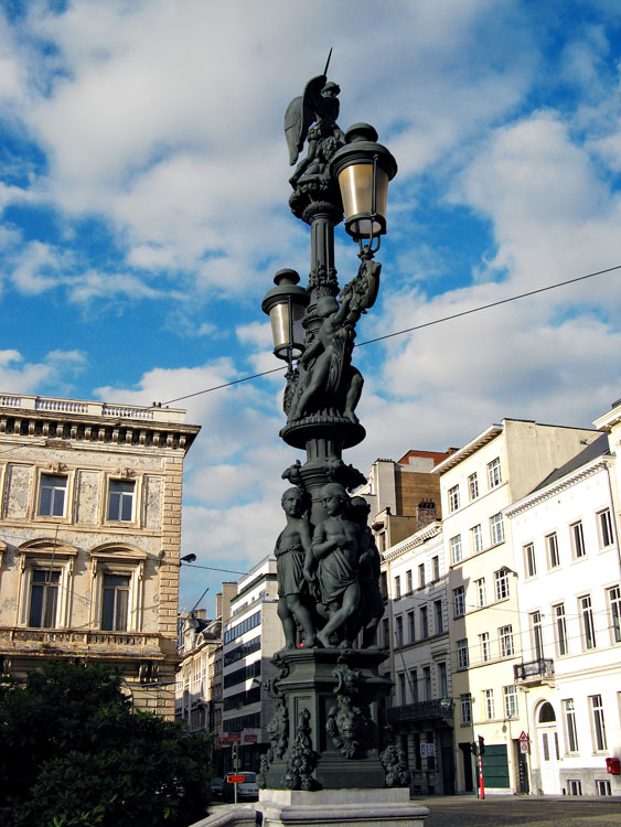 Farola art&iacute;stica en Bruselas