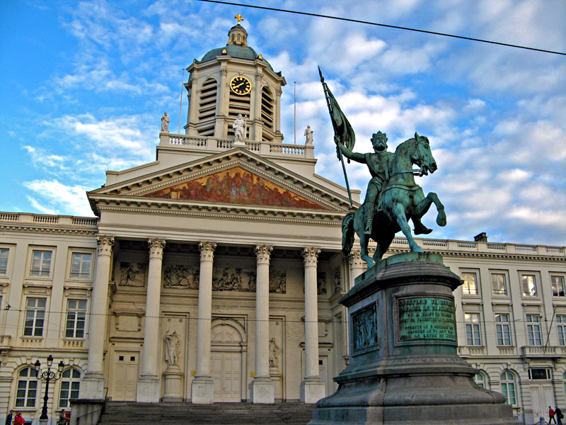 Iglesia de Santiago en la Plaza Real