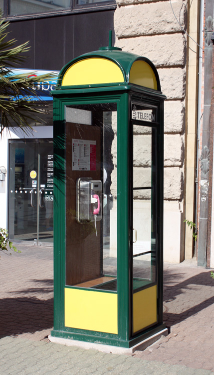 Cabina telef&oacute;nica p&uacute;blica en Budapest
