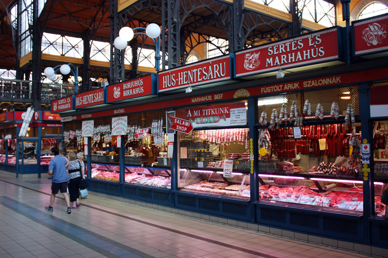 Carnicer&iacute;as en el Mercado Central de Budapest