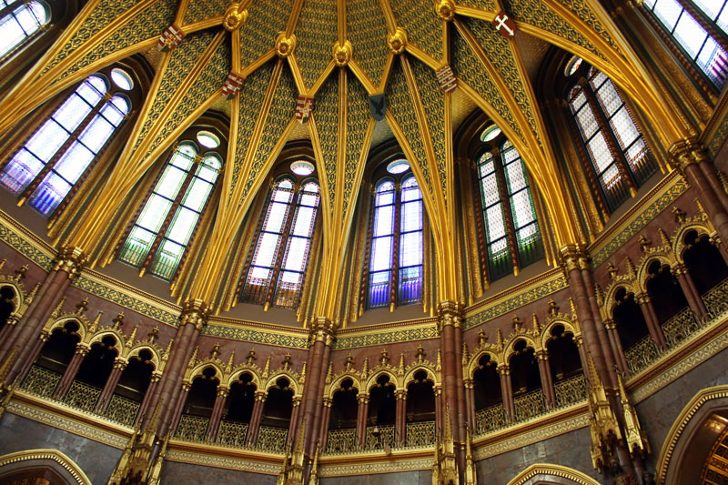 Vista interior de la c&uacute;pula del Parlamento de Budapest