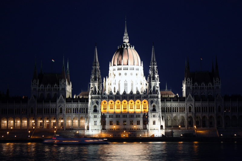 Vista nocturna del parlamento de Budapest, Hungr&iacute;a