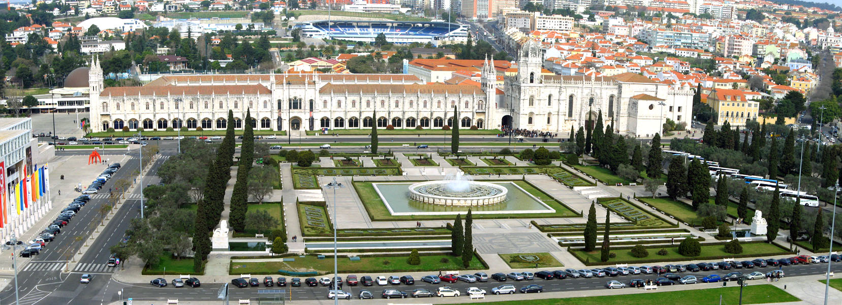 Plaza del Imperio y  Monasterio de los Jer&oacute;nimos. Bel&eacute;m