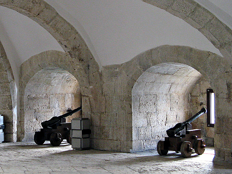 Ca&ntilde;ones en la torre de Belem.