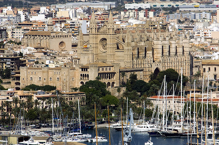 La catedral de Palma de Mallorca desde el castillo de Bellver