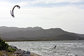 Kitesurfer con cometa