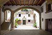 Patio con ascensor
