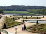 Jardines ornamentales y lago