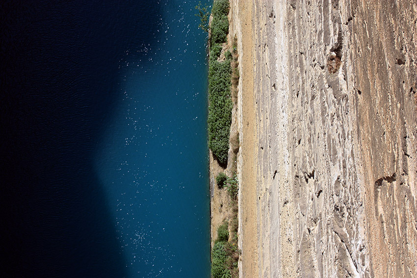 El agua del canal de Corinto