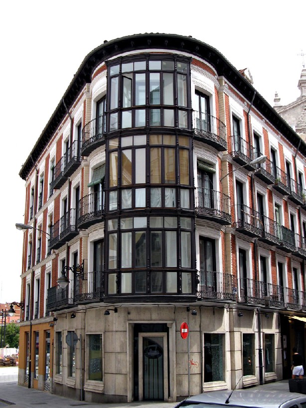 Edificio de viviendas cerca de la catedral. Valladolid