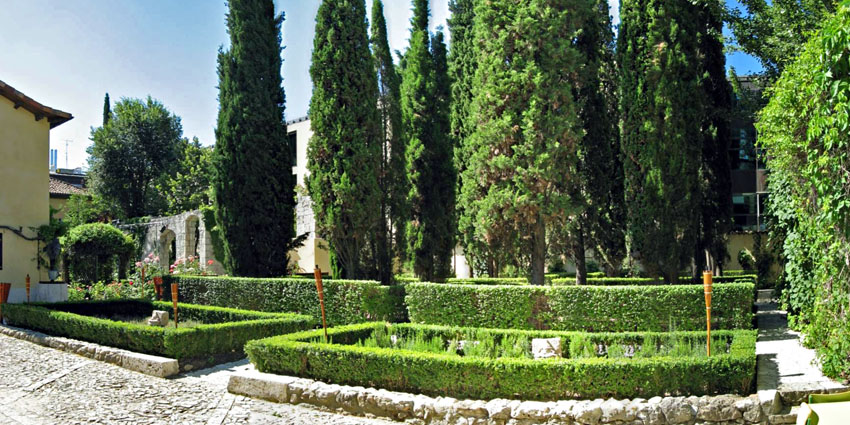Jard&iacute;n casa museo Zorrilla